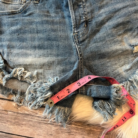 Altar’d State Button Fly Cutoff Frayed Jean Shorts - Picture 3 of 4